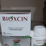 شامپو بیوکسین ضد ریزش مو کلاسیک سفید هدیه دار حجم 300 میل